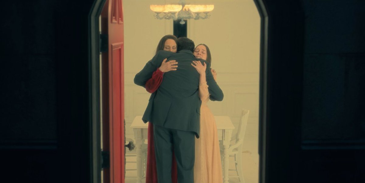 bestoffhaunting's tweet photo. 5 years ago, mike flanagan’s ‘THE HAUNTING OF HILL HOUSE’ premiered on netflix. https://t.co/9e0yn2m81O