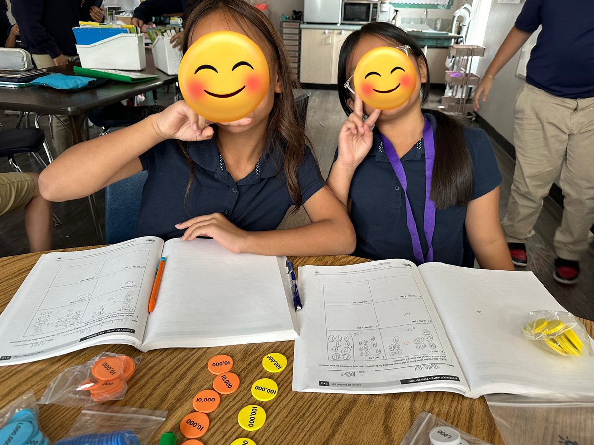 BaileyMcCraw's tweet image. Math small groups, lunch with the teacher, and students excited to share life updates. This is the fun that makes #5thGradeMagic🙈✨ #RISDWeAreOne #RISDBelieves #RoadrunnerReady @FREfacts @RichardsonISD