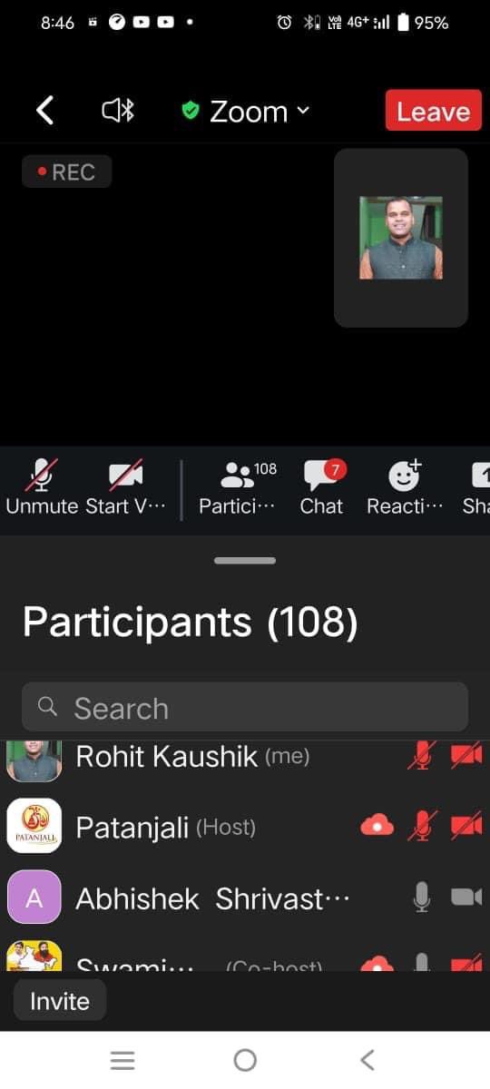 🕉️ 
युवा भारत के सभी राज्यप्रभारी , राज्य कार्यकारिणी व जिला प्रभारीयों के साथ बैठक संपन्न हुवी जिसमे युवाओं को योग , आयुर्वेद तथा सनातन धर्म के संबंध के जागरूक करना है तथा अग्रिम प्रवास का भी कार्यक्रम की रूपरेखा का निर्माण किया गया । 
#yuva #yuvabharat #yoga #swamiramdev