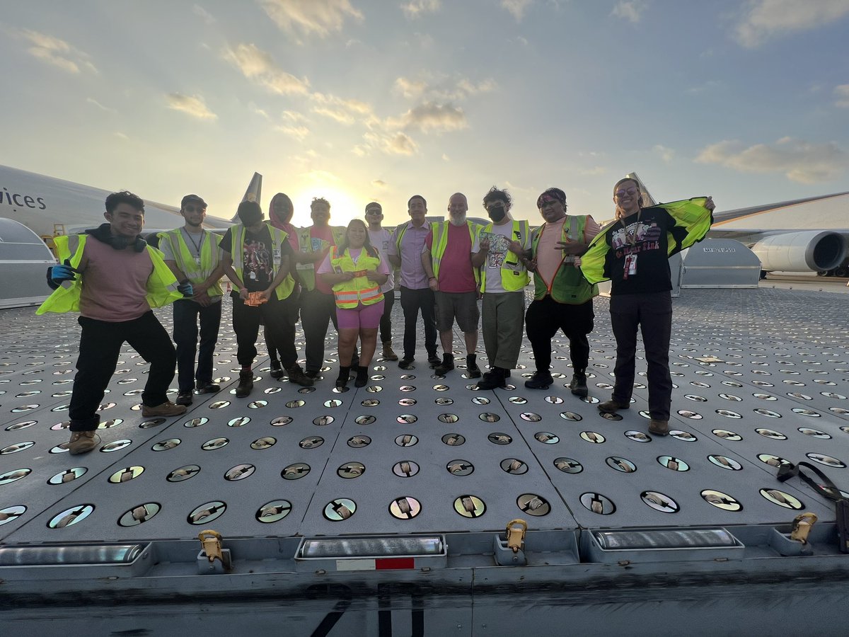 PINK sunglasses to PINK socks this crew went above and beyond and even had pink hair! Crew 151 absolutely killed the PINK game!! CREW 151 WON 🥇 for wearing the most pink! <a href="/Shelby2017goair/">Shelby Jackson-Fox</a> <a href="/G_Smith17/">Greg Smith</a> <a href="/mboden69/">Mark Boden</a> <a href="/BlanchardLyle/">Lyle Blanchard</a> <a href="/esmerioups/">Darren Esmerio</a> <a href="/renodames/">Damian Renovato</a>