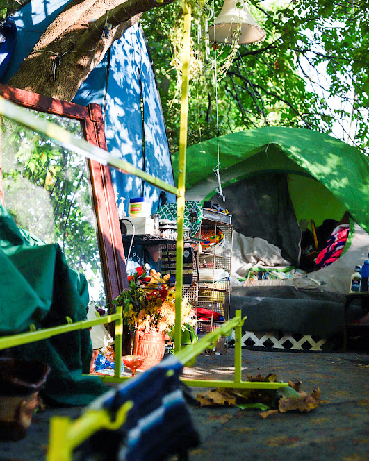 JusticeHudson97's tweet photo. Alongside the eviction, city manager Herron told @IntelligencerWV he expected Wheeling's council to consider a ban on urban camping. Councilors Seidler and Sklavounakis expressed support. It is expected to be proposed October 17. #FolkReporter https://t.co/52dbiSD4Ge