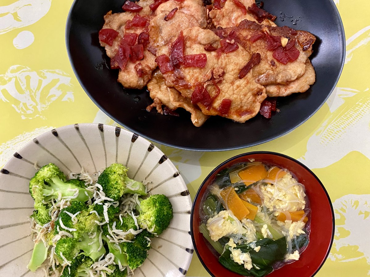frishapp's tweet photo. 福神漬け1つで味も見た目も新しい生姜焼き🤩
・豚肉の福神漬け炒め
・ブロッコリーのうま塩じゃこ炒め
・小松菜と卵のスープ
福神漬けのシャキシャキ感と汁も使ったたれで
ご飯も進む絶品生姜焼きに🍚
お子さん人気も間違いなし🙌
#frish #献立 #おうちごはん #料理好きな人と繋がりたい #料理記録 https://t.co/4LoKVqnWBa