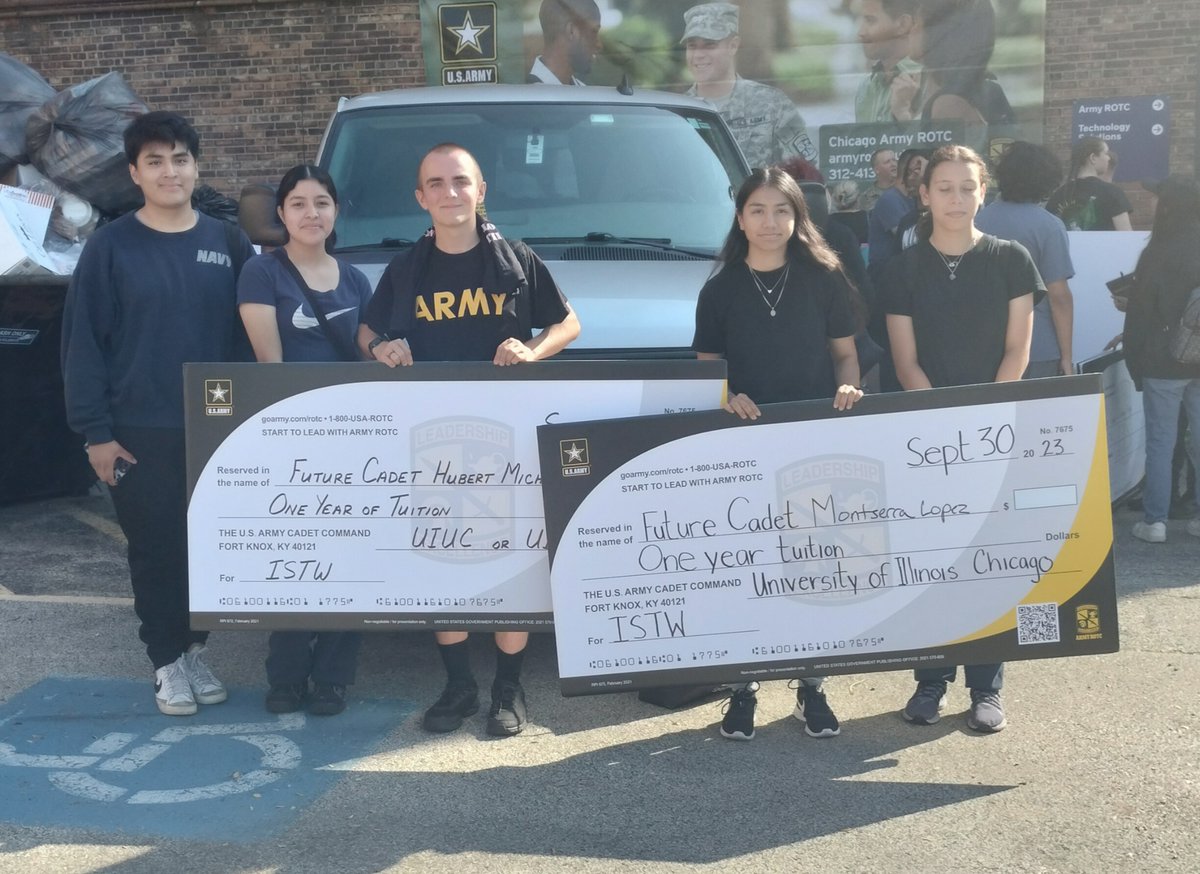 RickoverNavalHS's tweet image. Woo-hoo!  Congrats to seniors Huburt and Monserrat who have earned one-year tuition free at the University of Illinois at Chicago through the ISTW ROTC scholarship! @thisisUIC @ChiPubSchools @ArmyROTC #ROTC #Scholarship