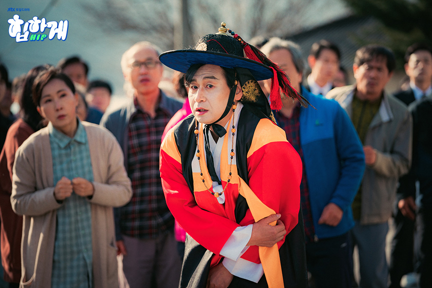 chesuy0n's tweet image. its crazy to see how completely different and opposite park jongbae's acting &amp;amp; vibes are at the beginning before he is found out and after it's discovered that he's the culrpit... just WOW 🤯🤯🤯🤯🤯

#BehindYourTouch
#ParkHyukKwon