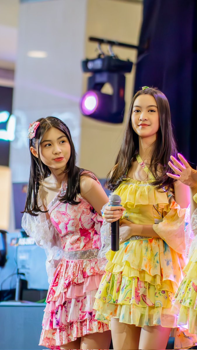 48Kazee's tweet photo. Desktop & Mobile Wallpaper Version🙆
—
@Michie_JKT48 @Greesel_JKT48 @SP_IndiraJKT48 at Ragnarok Stars 2023 #ROS2023 https://t.co/e24b6Clobn