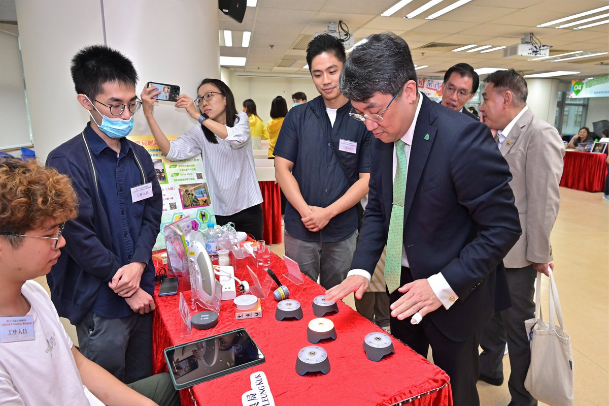 KEC_Smart's tweet photo. 🤝Let’s all work to become #dementia friendly! To further increase public awareness of dementia, the #KEC organised a meaningful film screening event in September, which is also the 🧠World Alzheimer's Month! #Alzheimers #hospital #healthcare #UCH #TKOH #HHH #elderly #caregiver https://t.co/tmrInoxCk5