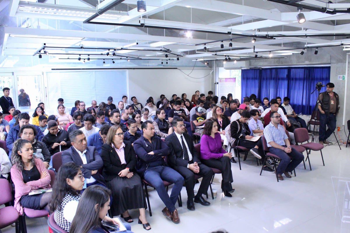 osornomarcela's tweet image. Por aquí estuvimos el día de hoy, platicando sobre datos abiertos y su relevancia en la construcción de ciudadanía 💜

Agradezco al #IVAI por la invitación a participar en este conversatorio en el marco del #DATACON2023