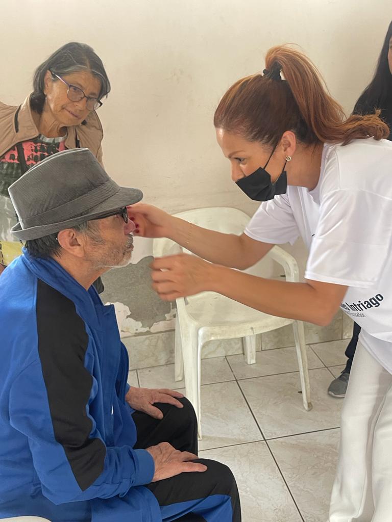 FECODES's tweet photo. ¡Las #BrigadasAuditivas y médicas son primordial en #Fecodes!
Hoy realizamos una brigada más en la Ciudad de #Ibarra parroquia #Caranqui organizada por la fundación amiga #DoloresIntriago donde se entregaron #280Lentes #60Audifonos y más ayudas técnicas.
Seguimos #DejandoHuella https://t.co/uNaL7M1uW0
