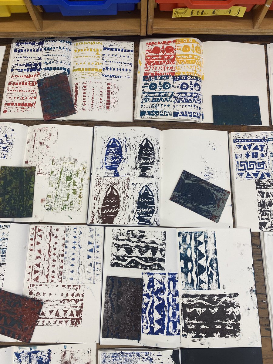 HBasra10's tweet photo. Love a bit of Lino sketchbook printing. Fantastic work from Year 6. 👏🏼 #primaryart https://t.co/wHrTDHy44k