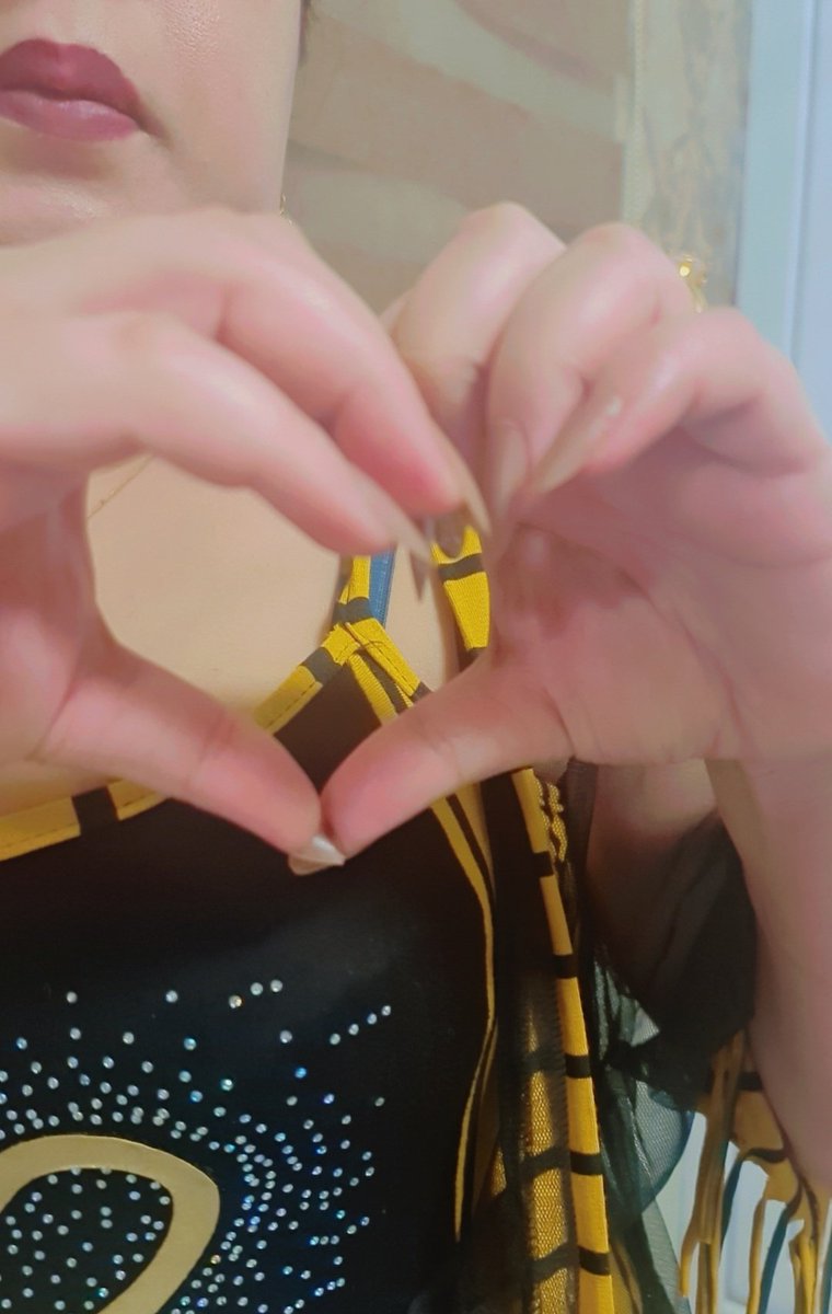 هلاو حبايبي اني أم دموع عمري 29سنه مزوجه زوجي ميت  عيشه وحدي  اريد زوجين جادين مثقفين اني دكتوره تجميل نساء اذا اكو زوجين جادين او بنت سحقيه تجي خاص ماريد بس حجي نتوصل واتساب او انستا ونلتفق  لقاء بي وقت  شكرا جميع