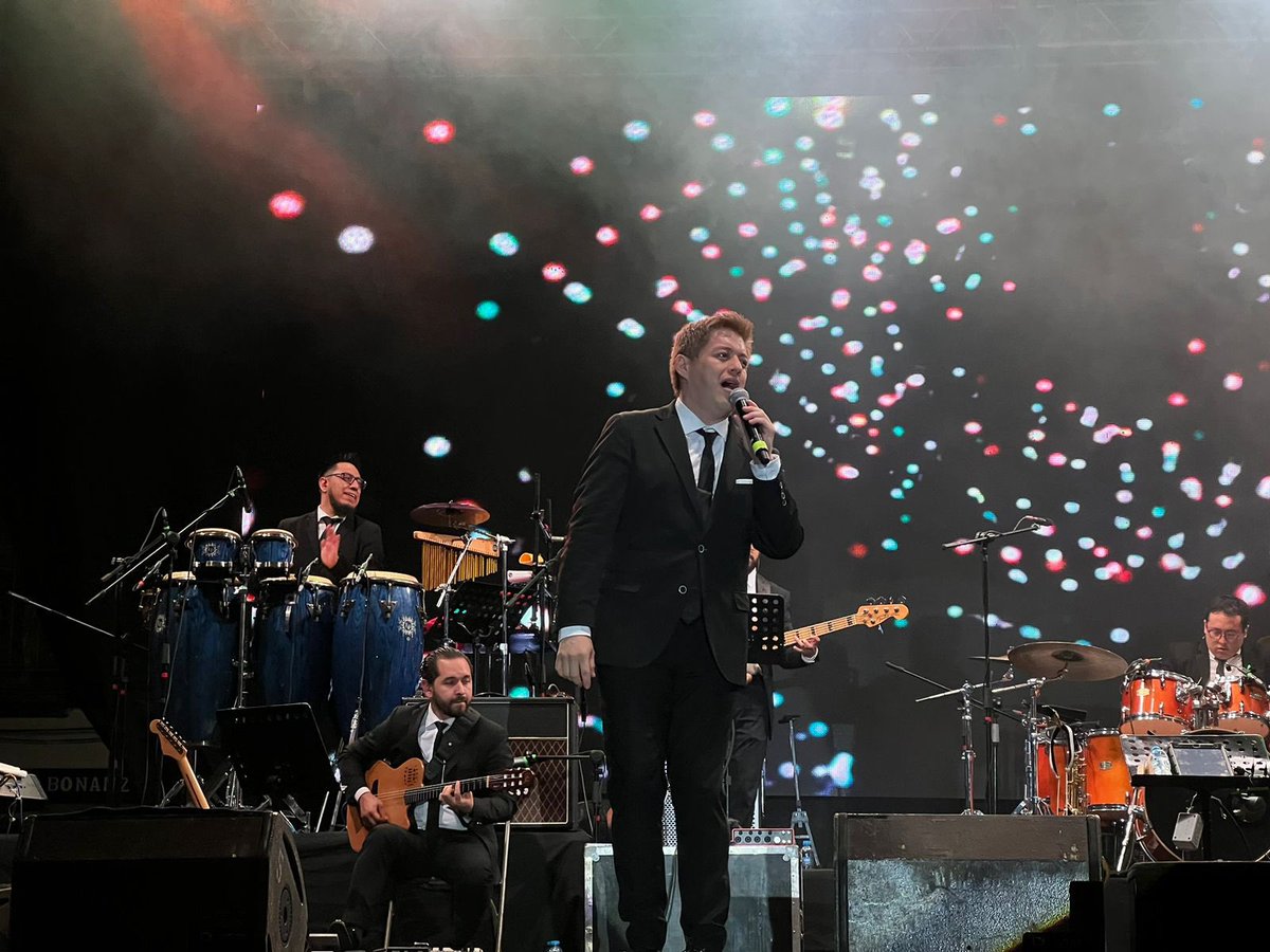 Espectacular encuentro de sentimientos genera <a href="/BigBandJazzMx/">Big Band Jazz de México</a> .

Hoy en #Metepec una noche de mucho jazz🎷; categóricamente arrancó el alma del público en #Quimera2023

📸Galería completa ➡️ m.facebook.com/story.php?stor…