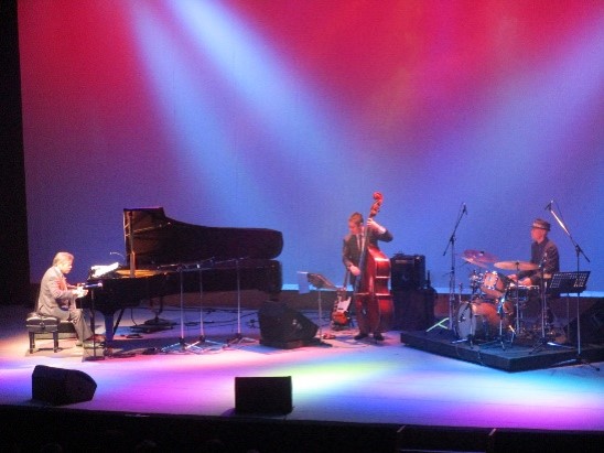 BAYSIDEJAZZ's tweet photo. BSJ千葉 です。千葉市秋の一大イベント、ベイサイドジャズ２０２３千葉　スペシャル２ＤＡＹＳコンサートが無事終了しました。ご来場いただきましてありがとうございました。今年度のベイサイドジャズ千葉はすべてのプログラムを終了いたしました。 https://t.co/oND0dQs2tA