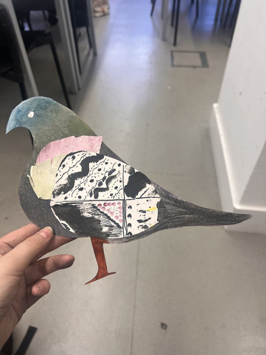 Had a fab time in the Art workshop today. Looked at line, tone, colour and scale as we created pidgins using different layers and textiles. Pretty proud of my little guy 🎨🖌️😁🐦‍⬛