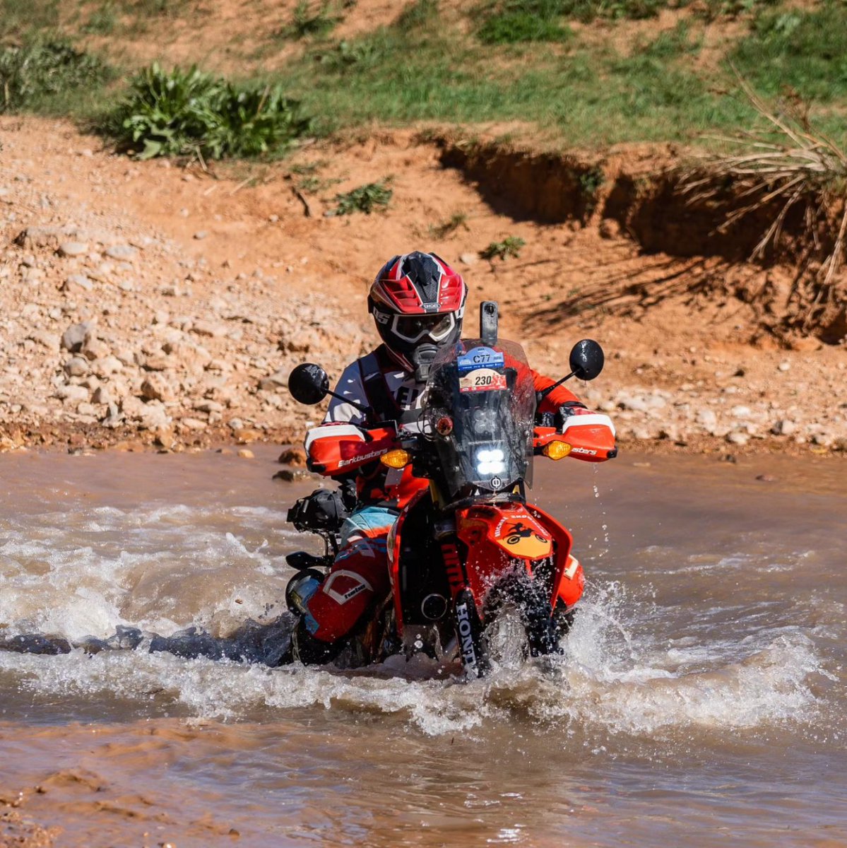 ReichIndomable's tweet photo. Fotos de la Eutichesbook Offroad donde claramente se ve que predominó el polvo...

Me vine un poco arriba y me metí por la parte más profunda. 🙈🤣🤣

#reichelindomable https://t.co/OmlKGba72g
