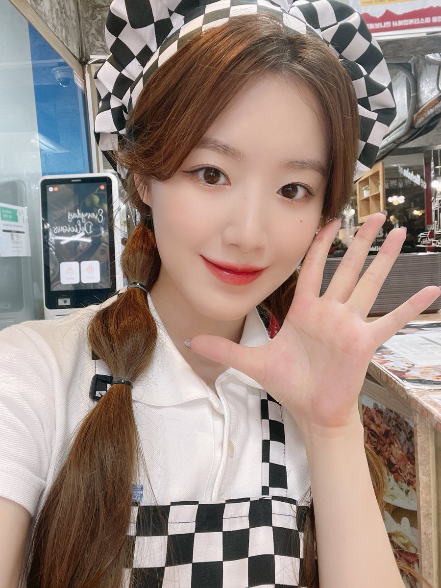 official_i_dle's tweet photo. [📺] 튀르키예 아이스크림 속임수 킹받쥬? 비법 털어왔습니다ㅣ튀르키예 음식ㅣ케밥, 아이스크림ㅣ워크돌ㅣ #슈화 

(여자)아이들 슈화가 출연한 '#워크돌'이 공개되었습니다!
반전 매력 가득한 오늘의 K-알바 🥸 지금 바로 만나보세요!

▶️ https://t.co/27yz3br8eB

#여자아이들 #GIDLE
#SHUHUA https://t.co/lsbhH1M1XW