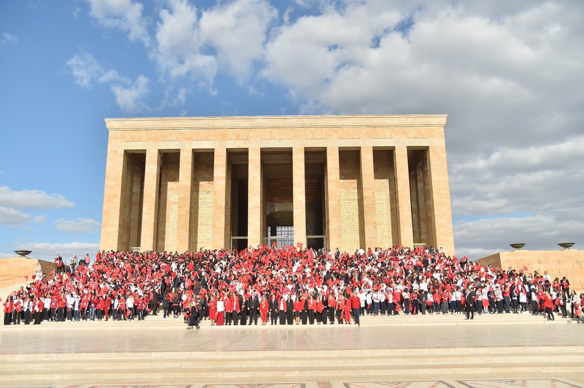 FatihBilfen's tweet photo. Bilfenli Öğrenciler 
100 Yıllık Gururla Ata’mızın Huzurunda!
Cumhuriyet’imizin 
100. yaşını kutladığımız bu anlamlı yılda, ülkemizin dört bir yanındaki öğrencilerimiz ve güçlü eğitim kadromuzla Ata’mızın huzurunda olmanın heyecanını, coşkusunu, onurunu yaşadık 🇹🇷 https://t.co/ziCmZfNuhz