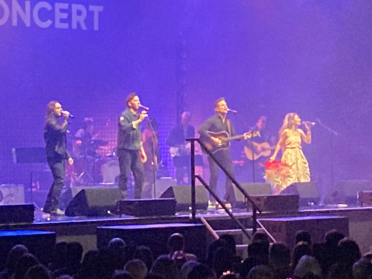 Great #NashvilleReunionTour concert at the Armadillo in Glasgow. Thanks for the great show @SamPalladio @JonathanJackson @clarembee @CharlesEsten