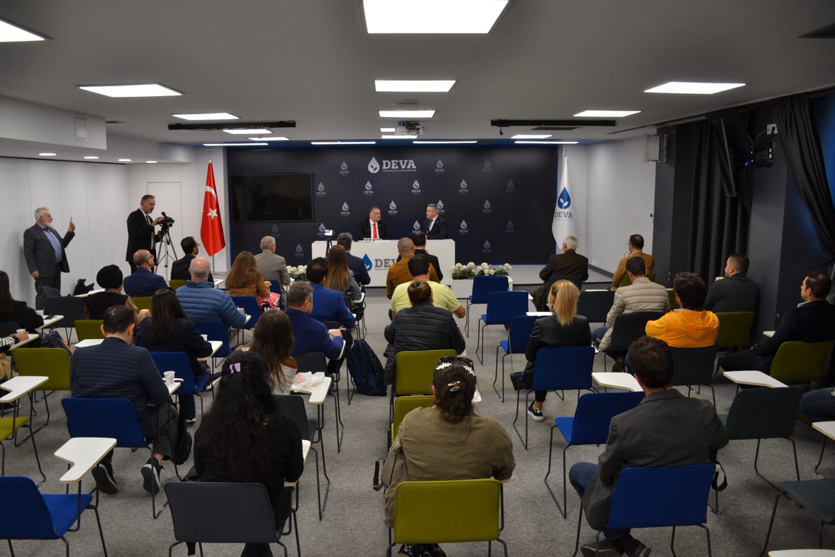 hasankaraltr's tweet photo. Diploma Denklik Mağdurları Derneği üyeleriyle Genel Merkezimizde bir araya geldik. 

Derneğin Genel Başkanı Ahmet Özdemir başkanlığındaki heyetle, yıllardır süre gelen mağduriyetlerinin giderilmesi hususunda istişarelerde bulunduk. 

Binlerce mağdur insan yaratan sorununun Mecliste takipçisi olacağız.

@DenklikDiploma