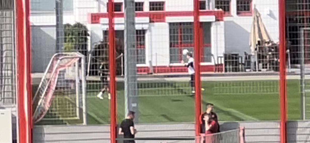 vcatalina96's tweet photo. First exercises with the ball again as well. #FCBayern https://t.co/ilP227TJYC