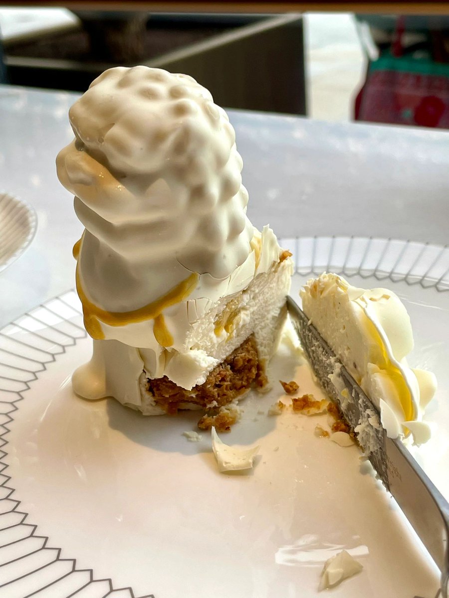 Super delicious dessert and very cute shape.