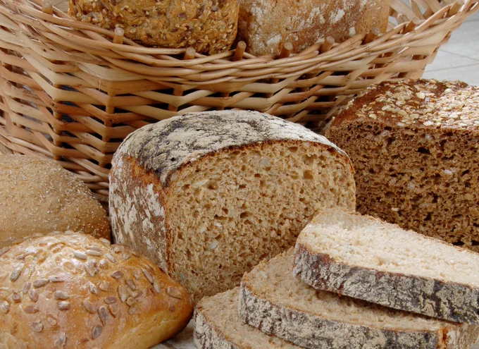 Verschiedene Brotsorten sind zu sehen.