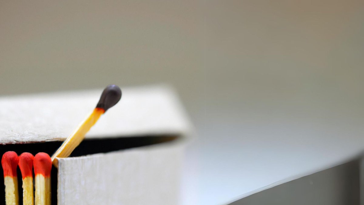 Xmatches's tweet photo. Matches cannot emit light from their boxes until they are taken out. Similarly, people should discover their true potential by transcending the boundaries of their lives.  

#FreeMatches #NFT #NFTCommunity #lives https://t.co/Wn5gRvW8mm