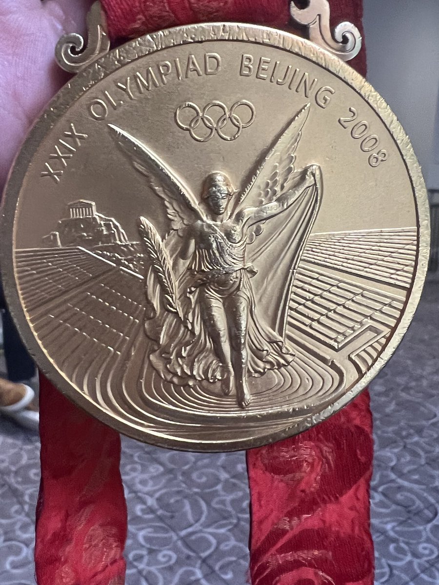 Here’s ⁦<a href="/MarkHunterGB/">Mark Hunter</a>⁩ gold medial from Beijing! 
He came to the ⁦@FirstBusnews⁩ Exec awayday and shared his and the ⁦<a href="/TeamGB/">Team GB</a>⁩ story lots of learning and ideas that we’re taking forward.