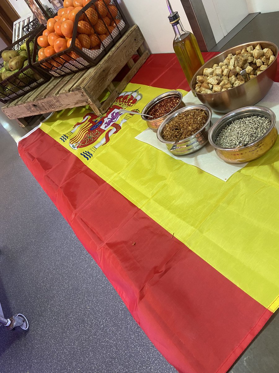 Amazing salad section for our Spanish 🇪🇸 Festival today!!! <a href="/TimFurn/">Tim Furnival</a> <a href="/SodexoUK_IRE/">Sodexo UK & Ireland</a> <a href="/SodexoSchools/">SodexoSchools</a> <a href="/suniyah09/">SonjaLoves</a> 💃🏾🕺🏼💃🏾🕺🏼💃🏾
