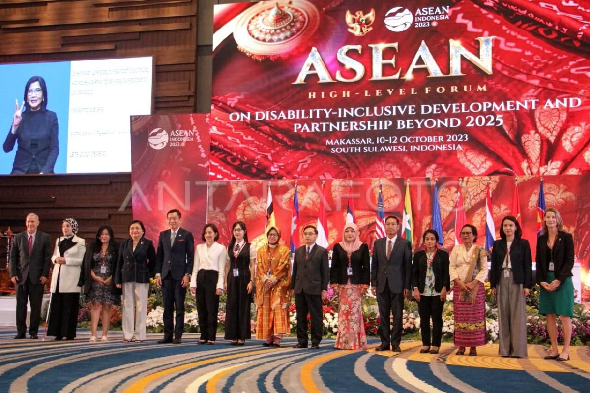 SarahTiffinUK's tweet image. The 🇬🇧 is proud to join the ASEAN High-Level Forum on Enhancing Disability-Inclusive Development and Partnership beyond 2025. 🇬🇧 supports @ASEAN’s work to promote the rights and inclusion of people with disabilities in the region. #UKASEAN #FCDODisabilityStrategy