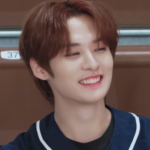 Ieeknowfiles's tweet photo. his smile has me in tears 💔

#LEEKNOW #리노 https://t.co/dbKK9Z10tt