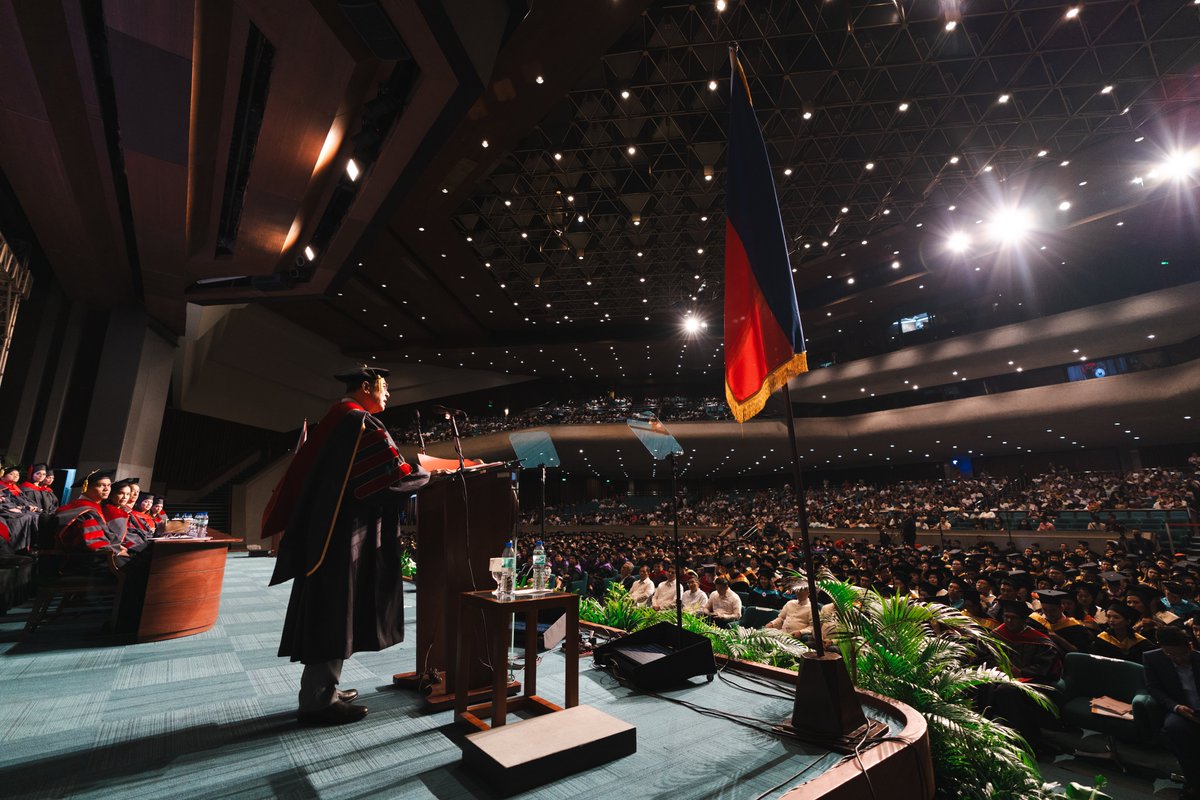 SCPh_PIO's tweet photo. Chief Justice Alexander G. Gesmundo receives the Doctor of Laws, Honoris Causa, from the Lyceum of the Philippines University during their 71st Commencement Exercises at the Philippine International Convention Center in Pasay City today.

READ: https://t.co/qJpswUDQj2 https://t.co/vCu8JuzonS