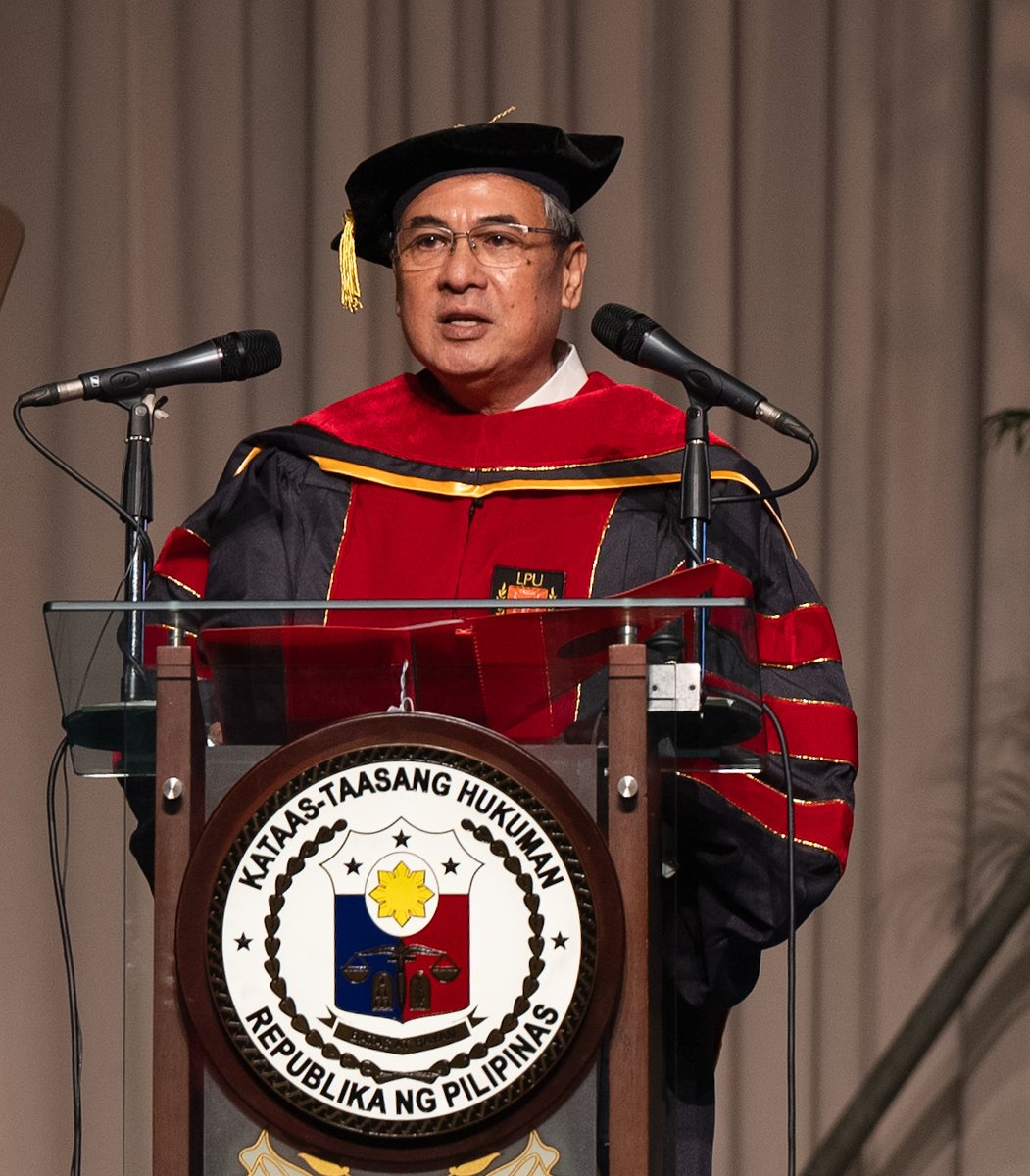 SCPh_PIO's tweet photo. Chief Justice Alexander G. Gesmundo receives the Doctor of Laws, Honoris Causa, from the Lyceum of the Philippines University during their 71st Commencement Exercises at the Philippine International Convention Center in Pasay City today.

READ: https://t.co/qJpswUDQj2 https://t.co/vCu8JuzonS