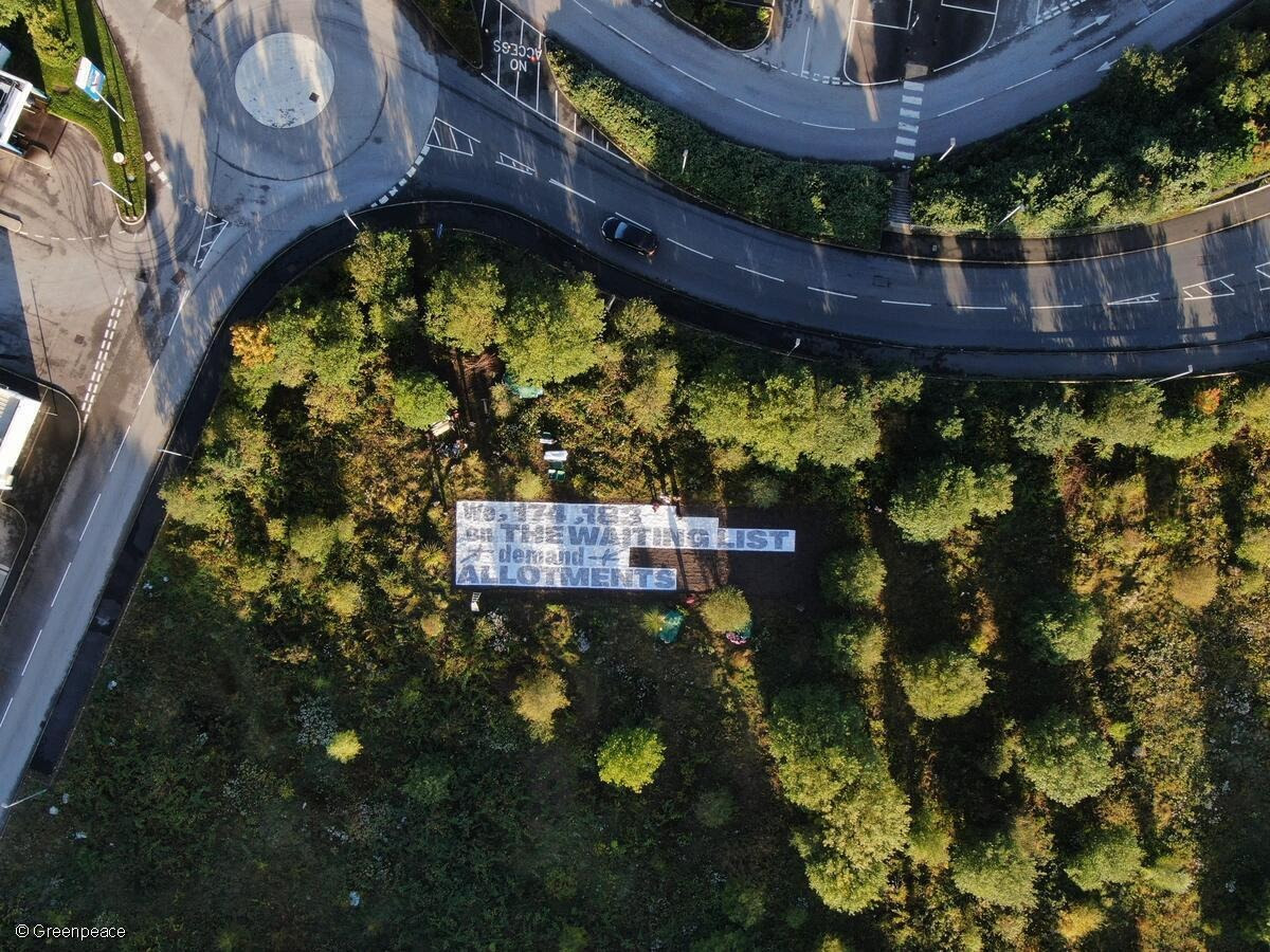 NEWS: Artists guerrilla-plant giant living artwork at Tesco site near Liverpool docks to defy the industrial food industry. An allotment-sized living artwork called The Waiting List was planted by volunteers at a disused Tesco-owned site in Litherland. artinliverpool.com/news/artists-g…