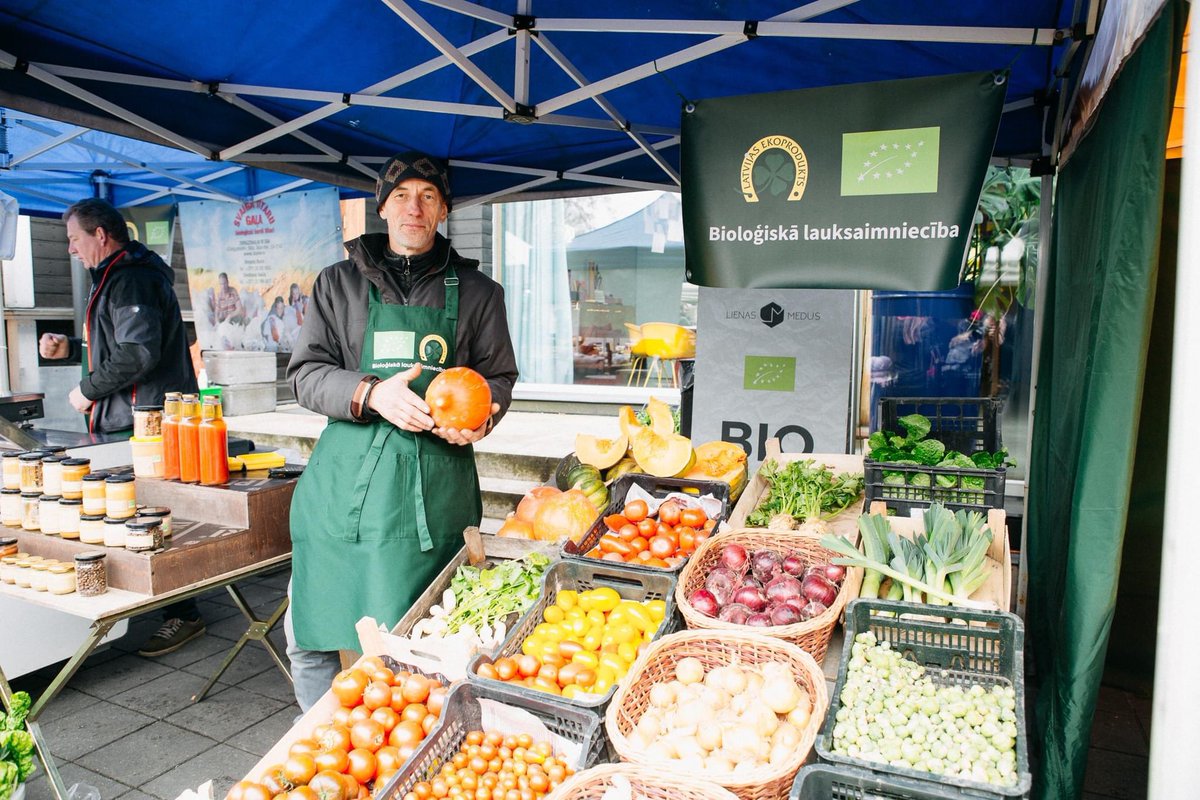 21. oktobris – Bioloģiskais zemnieku tirgus! Tirgū varēs satikt bioloģiski sertificētus zemniekus, piedalīties bio garšu meistarklasē un atklātā sarunā par tēmu “Vai BIO ir izaicinājums?”, ar uzziņu telti ciemosies BioLoģiski. Dalība pasākumos bez maksas!