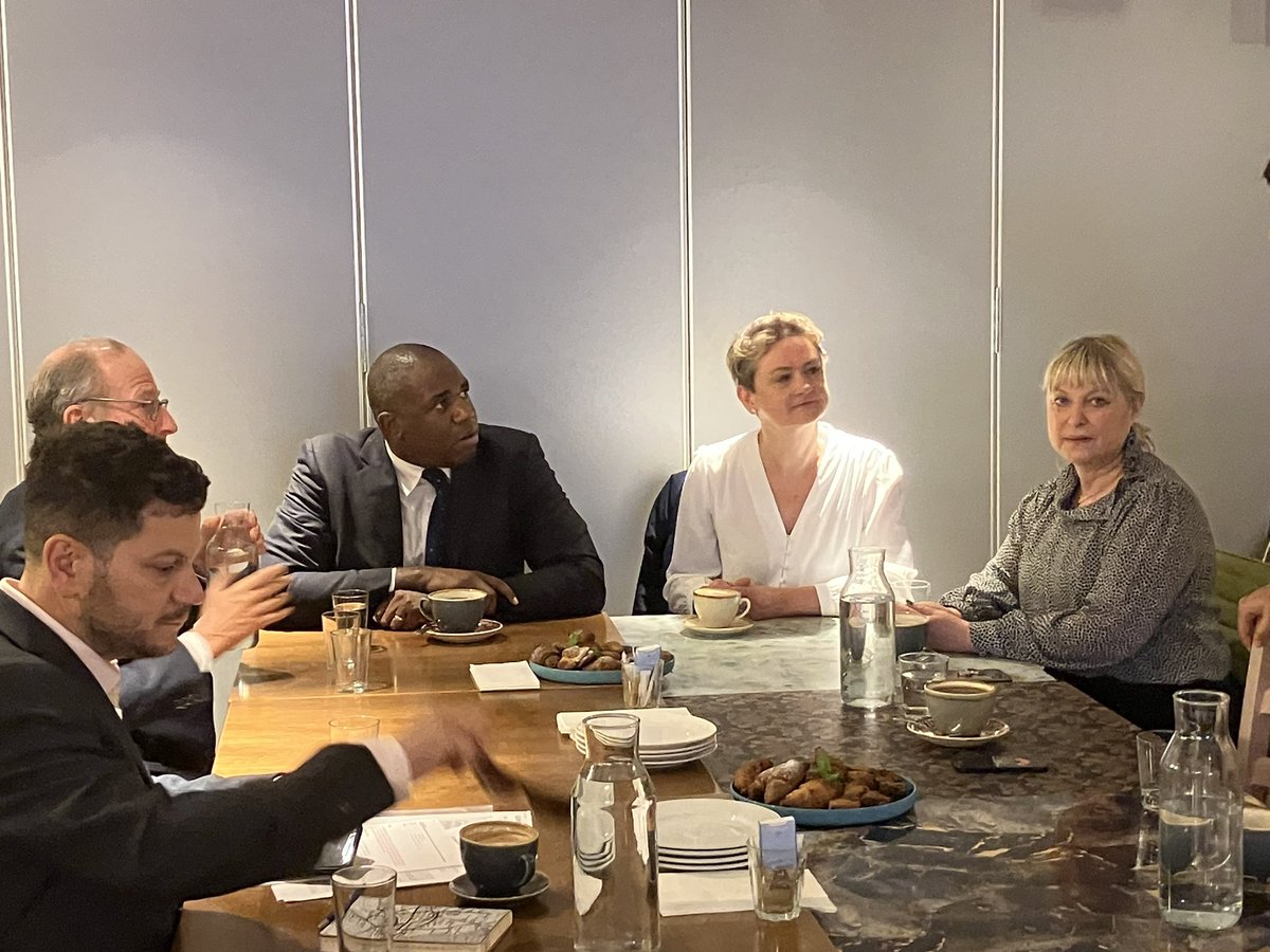 We thank @YvetteCooperMP and @DavidLammy for coming to @JamiPeople’s Head Room Cafe in Golders Green this morning and speaking to @BoDPres, @JLC_uk Chair Keith Black and both local and other communal representatives about the current challenges for British Jews.