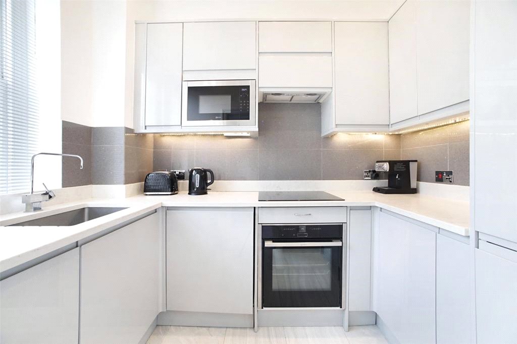 KayeandCarey's tweet photo. 💥ThrowbackThursday💥

SOLD: Queen's Gate, South Kensington, London, SW7 5JP

Are you on the market and not yet sold? Let us help you get moving....

#Estateagent #Agent #Property #Home #Sold #besthouses #homesearch #househunting #LondonProperty #FamilyHome https://t.co/E3Qk1cGr8O