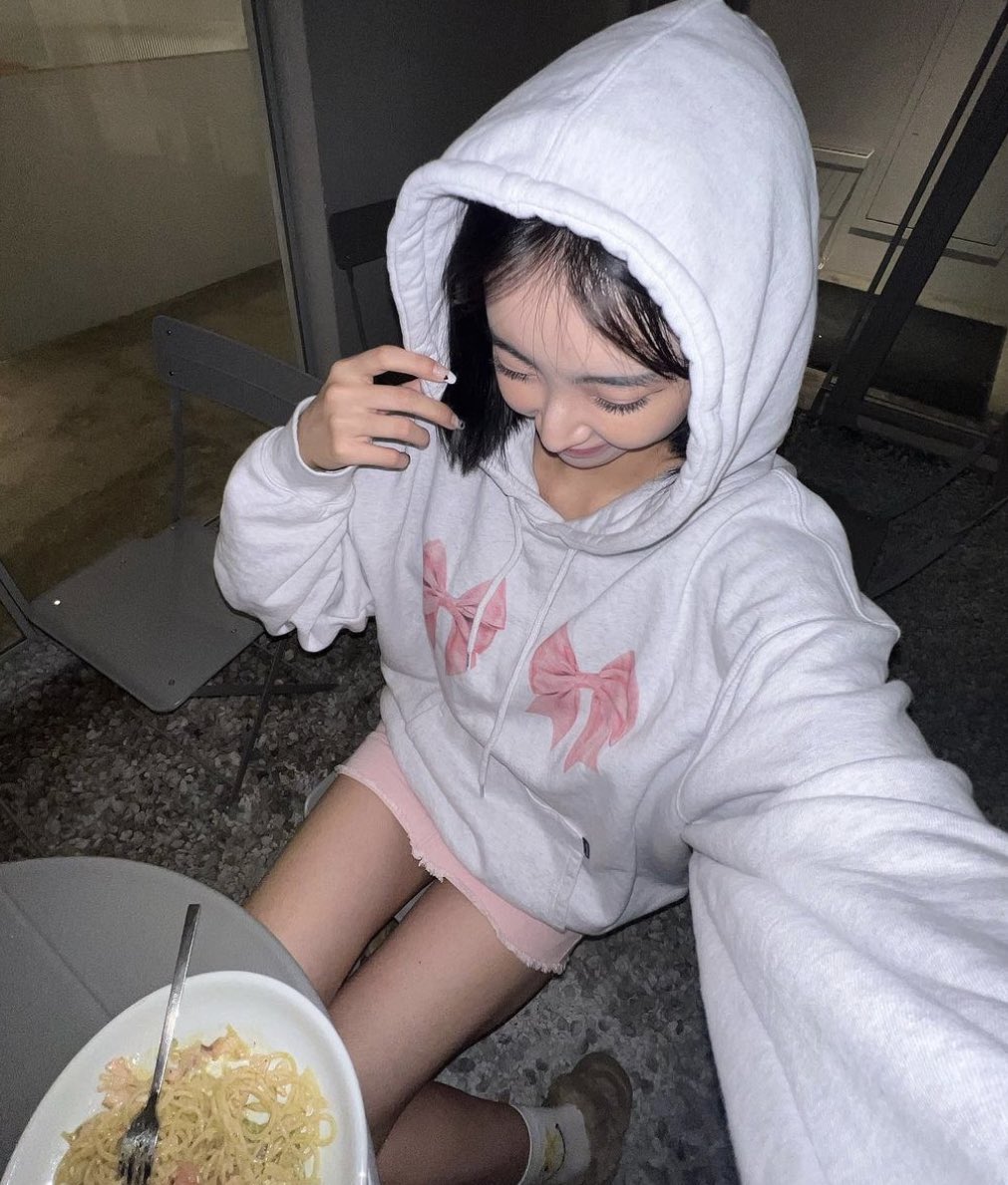 BalloonSneaker's tweet photo. ⋅☆‧⁺Pre order ⟢ #sale 15% Sculptor bow bow hoodie แบบที่คุณบลิ้งค์ใส่ ดีเทลน่ารักกรุบ มี 2 สี น๊าา 🎀🌷 2,190 .- free ems 

#พรีเกาหลี #พรีออเดอร์เกาหลี #กดเว็บเกาหลี https://t.co/Ium1aG2vU5