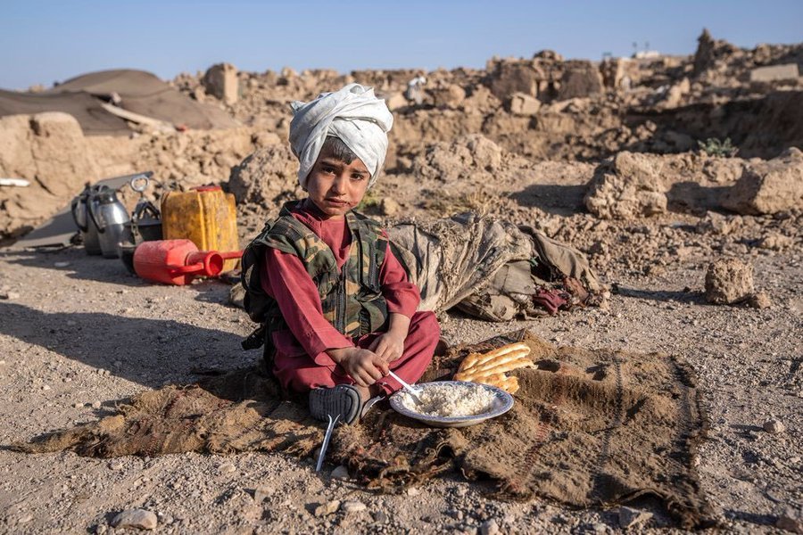 अफगानिस्तान आपदा प्रबंधन मंत्रालय के अनुसार भूकंप से मरने वालों की संख्या बढ़कर 2,445 हो गई है, लेकिन घायलों की संख्या कई गुना अधिक होगी?
✍️
जिंदे इंसान भूकंप से तबाह, जो बचे वो भुखमरी से तबाह, युद्ध से यूक्रेन, इजराइल, फिलिस्तीन तबाह,
अब किसकी करोगे मदद, किसको दोगे सजा?
#Isarael