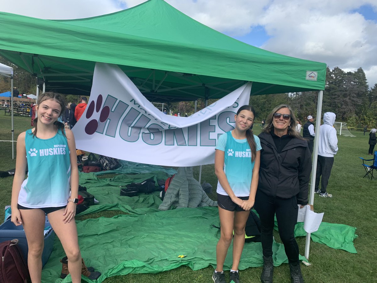 Great seeing our Mapleview Huskies participating in our local cross-country running event. Shout out 🙌 to Koopmans, Vella and Currie for volunteering your time to coach these incredible athletes. #crosscountryrunning <a href="/jmillerEDU/">Juli Miller (she/her)</a> <a href="/SCDSB_Schools/">Simcoe County District School Board</a>
