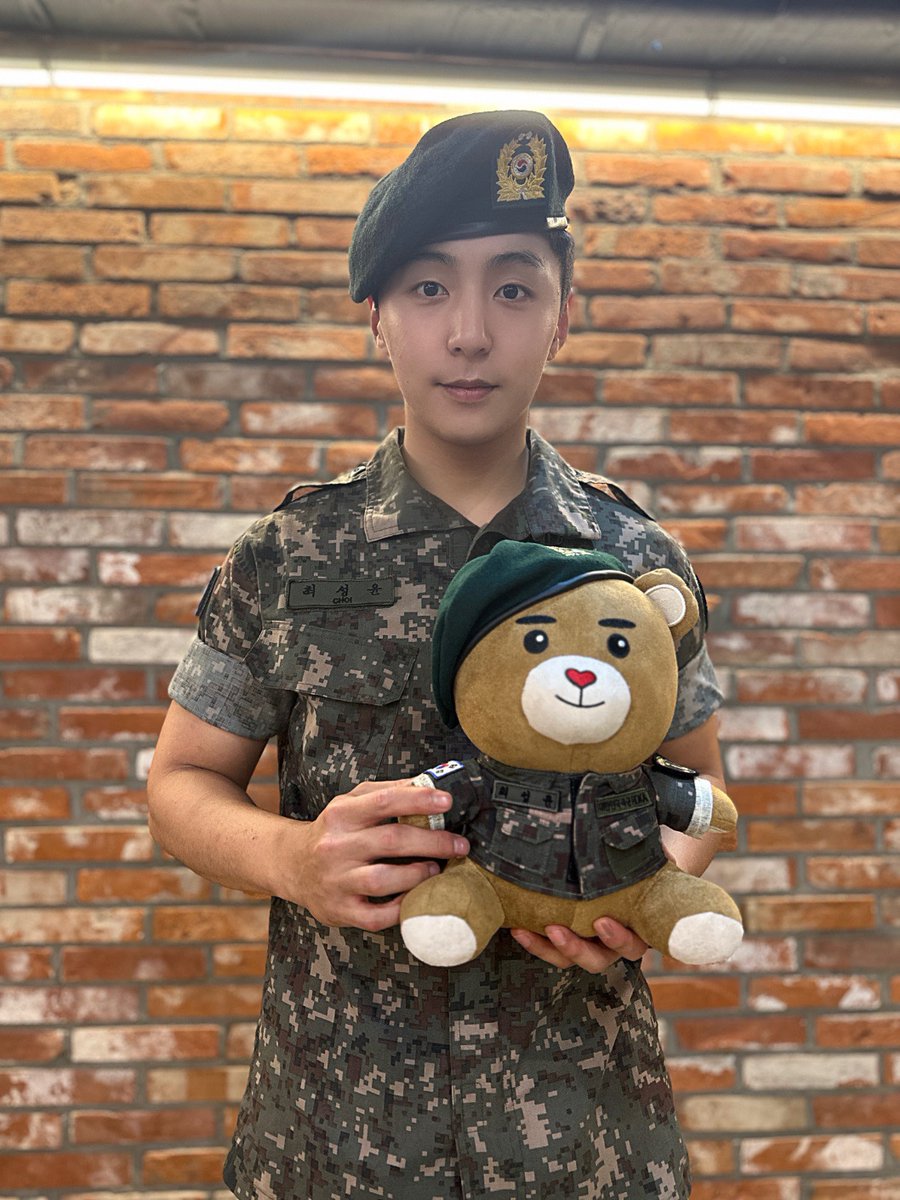 TheAnnyeongOppa's tweet photo. #GoldenChild’s military line! 🫡

#ChoiSungyoon shared photos of him with fellow member, #LeeDaeyeol, who recently completed his military service last September 28. 

Sungyoon is currently serving in the military and will be discharged on September 2024. He also successfully wrapped up the Army Festival 2023 with fellow Korean celebrities!

Choi Sungyoon is looking so handsome in his military uniform! 😍

📸 Golden Child’s Weverse