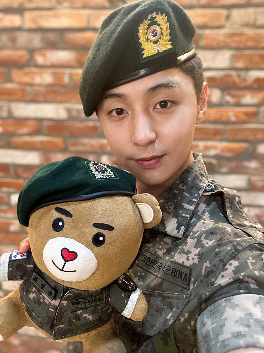 TheAnnyeongOppa's tweet photo. #GoldenChild’s military line! 🫡

#ChoiSungyoon shared photos of him with fellow member, #LeeDaeyeol, who recently completed his military service last September 28. 

Sungyoon is currently serving in the military and will be discharged on September 2024. He also successfully wrapped up the Army Festival 2023 with fellow Korean celebrities!

Choi Sungyoon is looking so handsome in his military uniform! 😍

📸 Golden Child’s Weverse