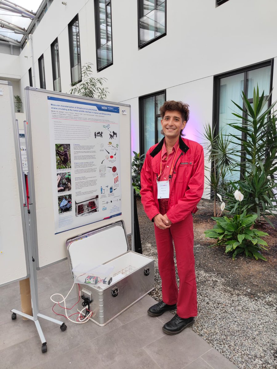 🏆🎉 We are thrilled to announce that Moritz Jochum from our ecology and emergence of zoonotic diseases department is one of the poster prize winners at the #Zoonoses23 - International Symposium on Zoonoses Research! Congratulations on the well-deserved prize! 🌟👏#OneHealth