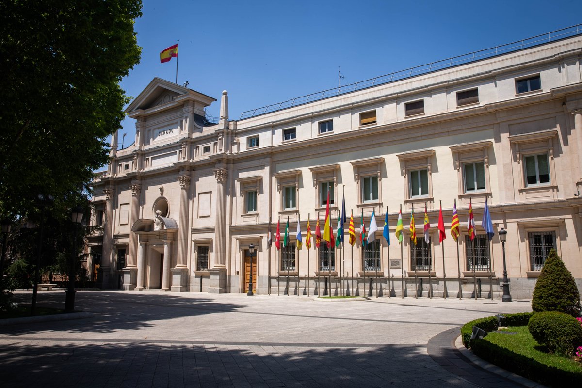 Senadoesp's tweet photo. ¡Feliz #12deOctubre!

Hoy celebramos el #DíaDeLaFiestaNacional, que estableció en 1987 la Ley 18/1987, de 7 de octubre https://t.co/G0mXJ6RSq4