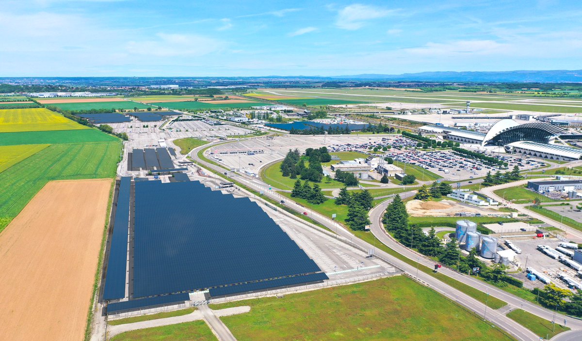 VINCIConcess's tweet photo. L’énergie #solaire est un levier clé pour décarboner la mobilité, les entreprises et territoires.
Auto-consommation, injection réseau, off-site PPA, notre filiale #Sunmind propose une solution clé en main pour accompagner tous vos projets ☀️
#SolutionsForEnvironment #Pollutec2023 https://t.co/qlCuzKzUUY