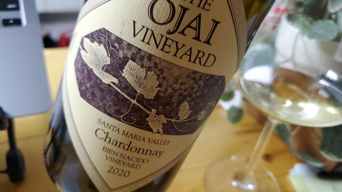 sommwine's tweet photo. Was blinded with this. I said old world+guessed Chablis. WRONG🤣
Absolutely delicious Chardonnay. Apples, peach + white blossoms opens up to vanilla, créme brûlée, lemon custard and almonds after time in decanter. Elevated length. 90 points.
#sommwine #nativeyeasts #wine #wset https://t.co/ljMvBYvWib