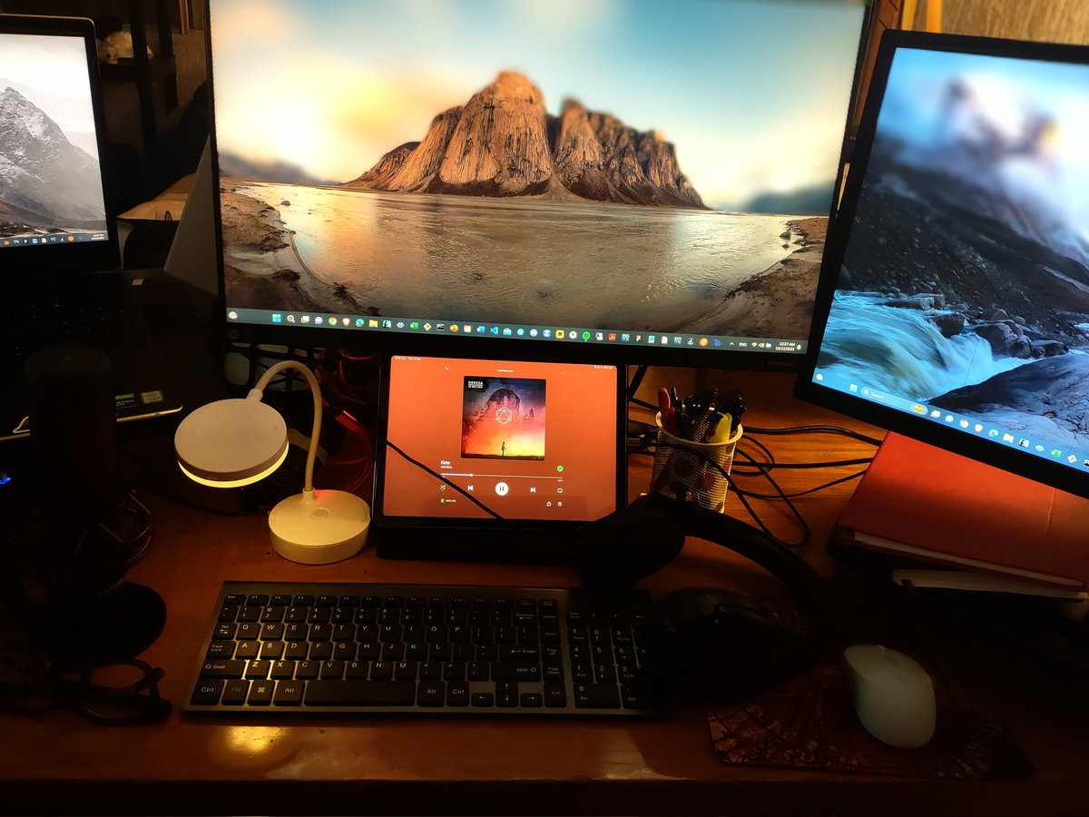 PattyOrion's tweet image. finally electric power at home... let's do some night coding... btw.. #nightcoding #night #geeky #ilovemysetup