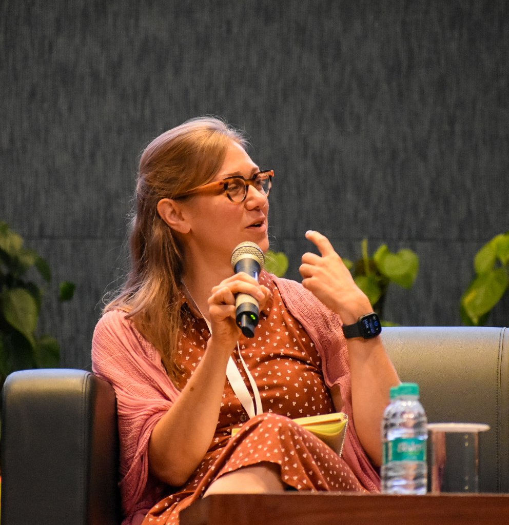 Concluding Day at Int’al Gender Research Conf:

Technologies have significant labour implications and as climate change intensifies, women need technologies in their hand that are designed with them to relieve their burden - Elizabeth Bryan, @IFPRI 

#GenderInAg #GENDER2023