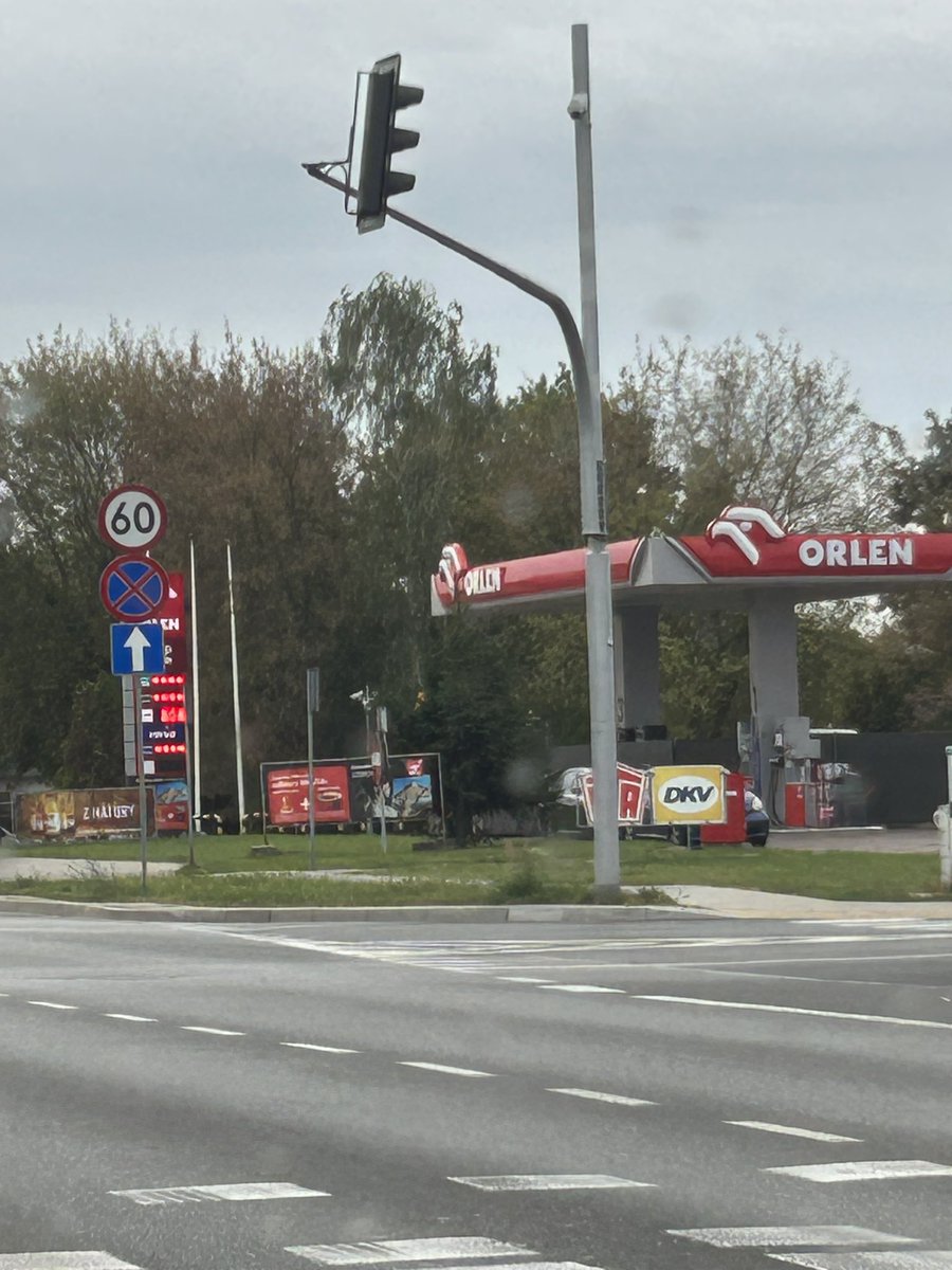 Czy zarząd #Orlen uruchomił gwarancje u producenta dystrybutorów??. Skoro nie działają to pewnie zapłaci karę.
Nie zakładam ze nie ma paliwa…