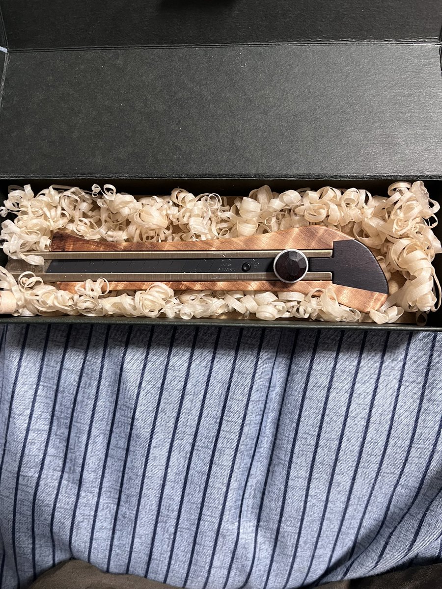 当選したカッター届きましたー！
高級感のある作りでめっちゃかっこいい😎
ありがとうございます！