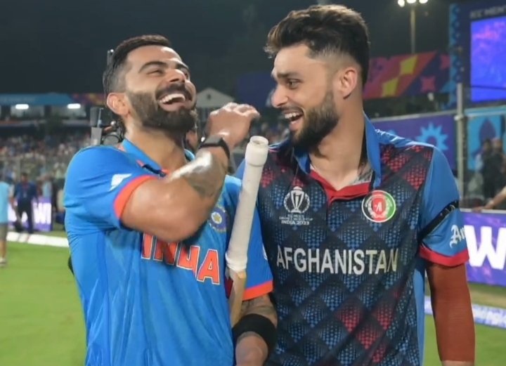 mer7781's tweet photo. Naveen ul Haq securing his IPL contract 😂🤭. #ViratKohli𓃵 https://t.co/AGuIU0nSOe
